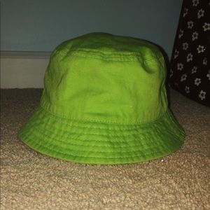 FOREVER 21 BUCKET HAT